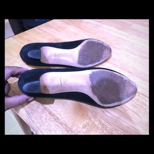 Ferragamo Black low Heel suede shoes